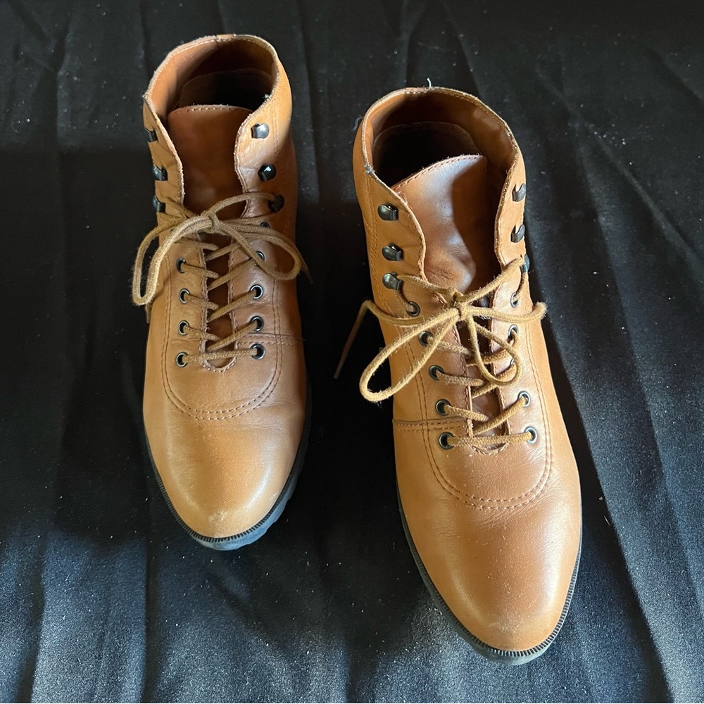 NWOT Classic Women’s Brown Boots (8.5)